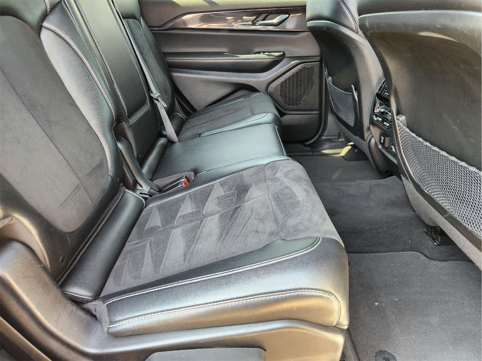 2023 Jeep Grand Cherokee L photo 31 of 34