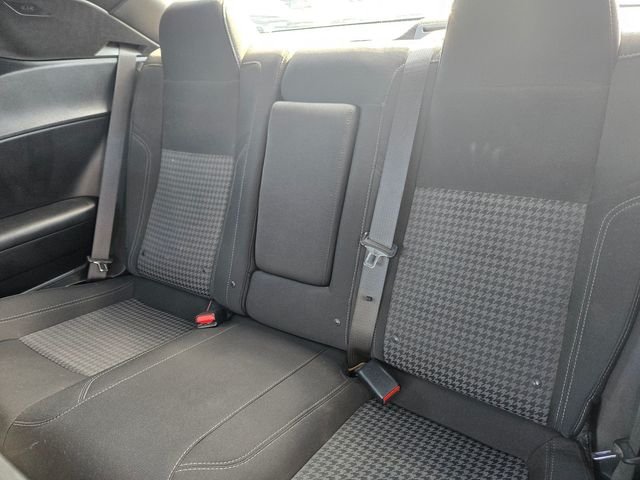 Used 2019 White Dodge SXT image 9