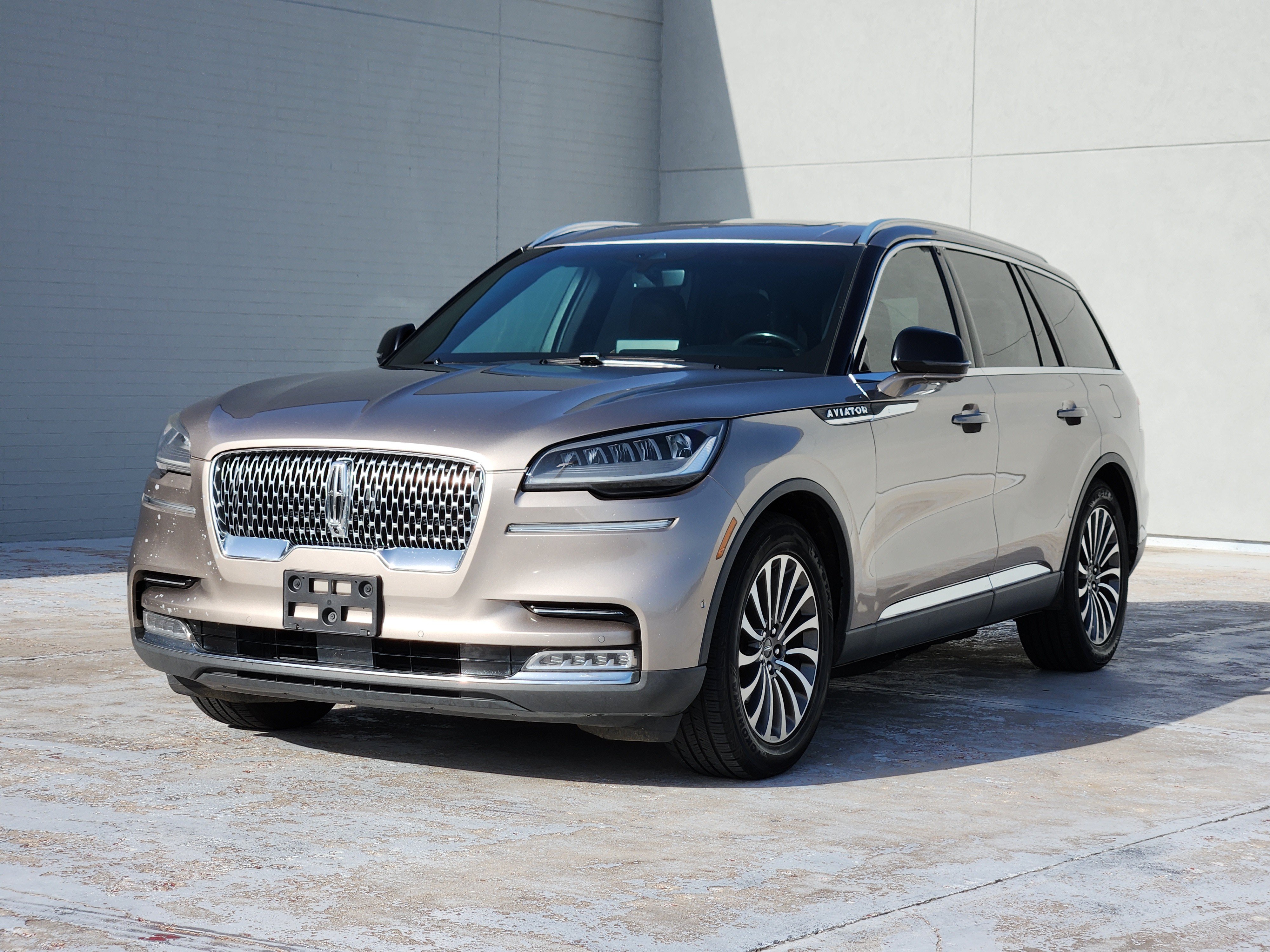 Used 2020 Iced Mocha Metallic Premium Colorant Lincoln Reserve image 4