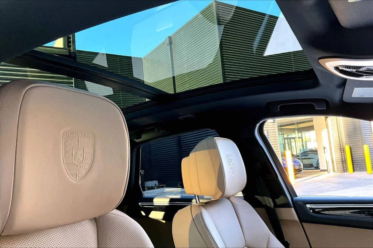 2026 Porsche Macan T - Photo 18