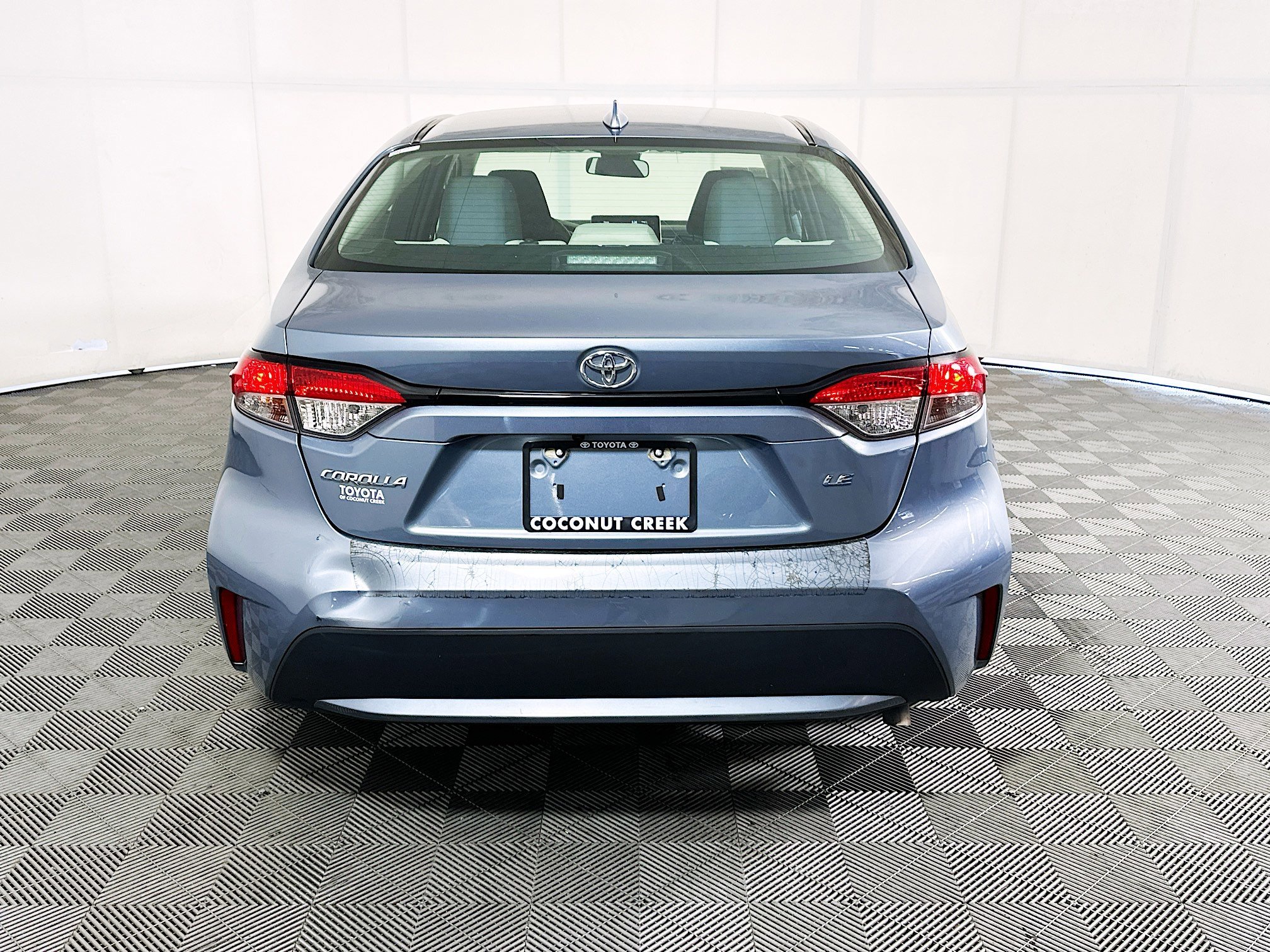 Used 2020 Celestite Toyota LE image 4