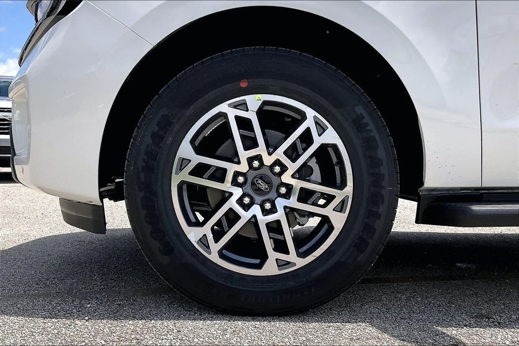 New 2026 Star White Metallic Tri-Coat Ford Active image 10