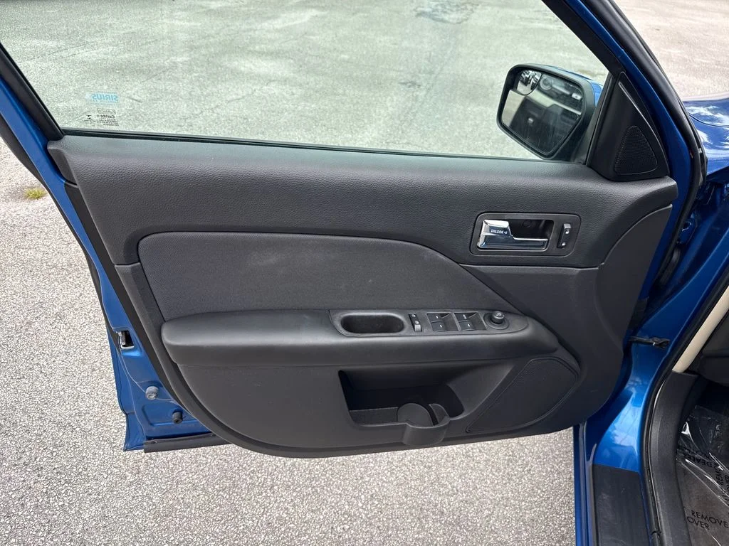 Used 2012 Blue Ford SE image 14