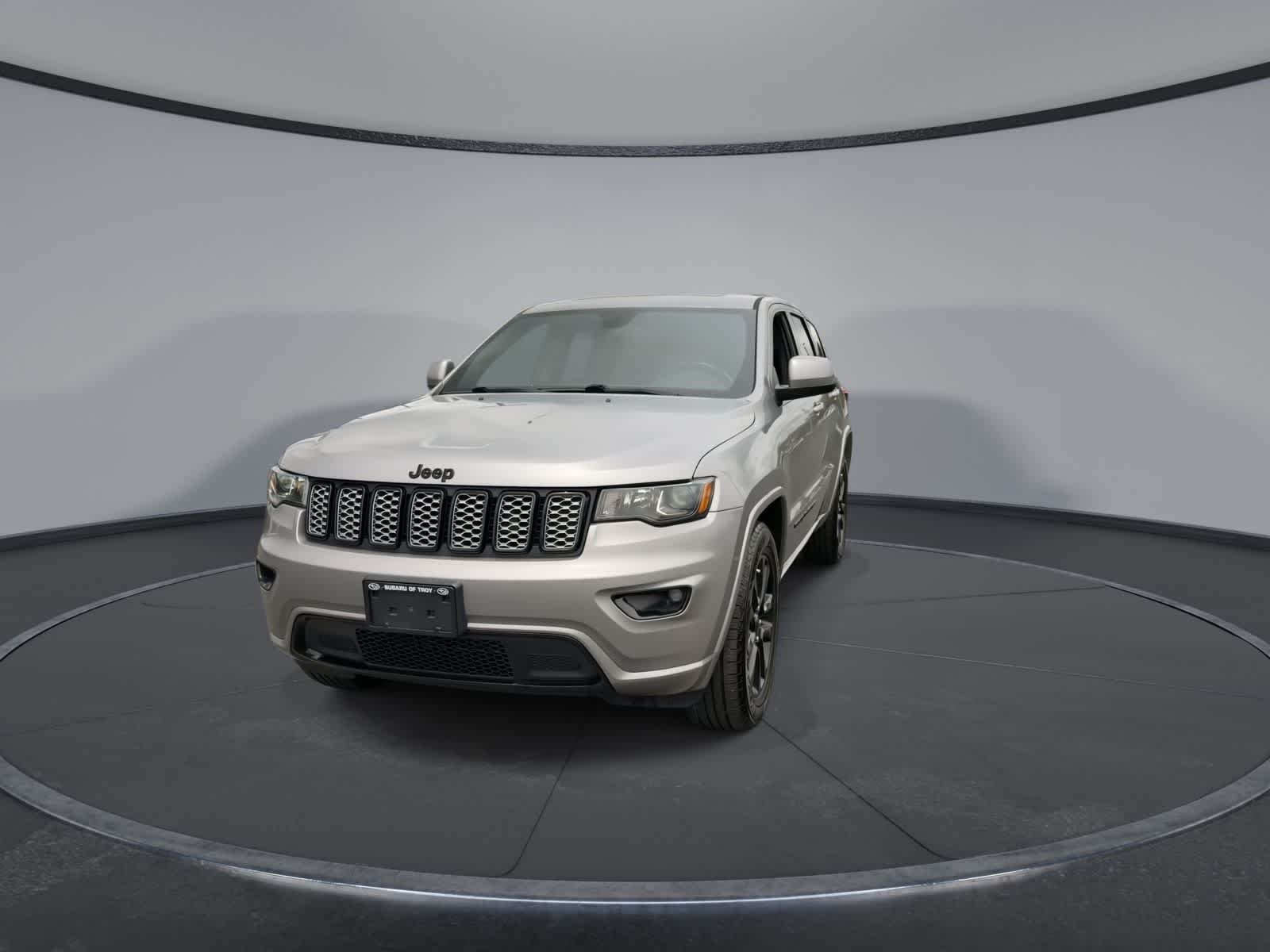 Used 2021 Billet Silver Metallic Clearcoat Jeep Laredo X image 3