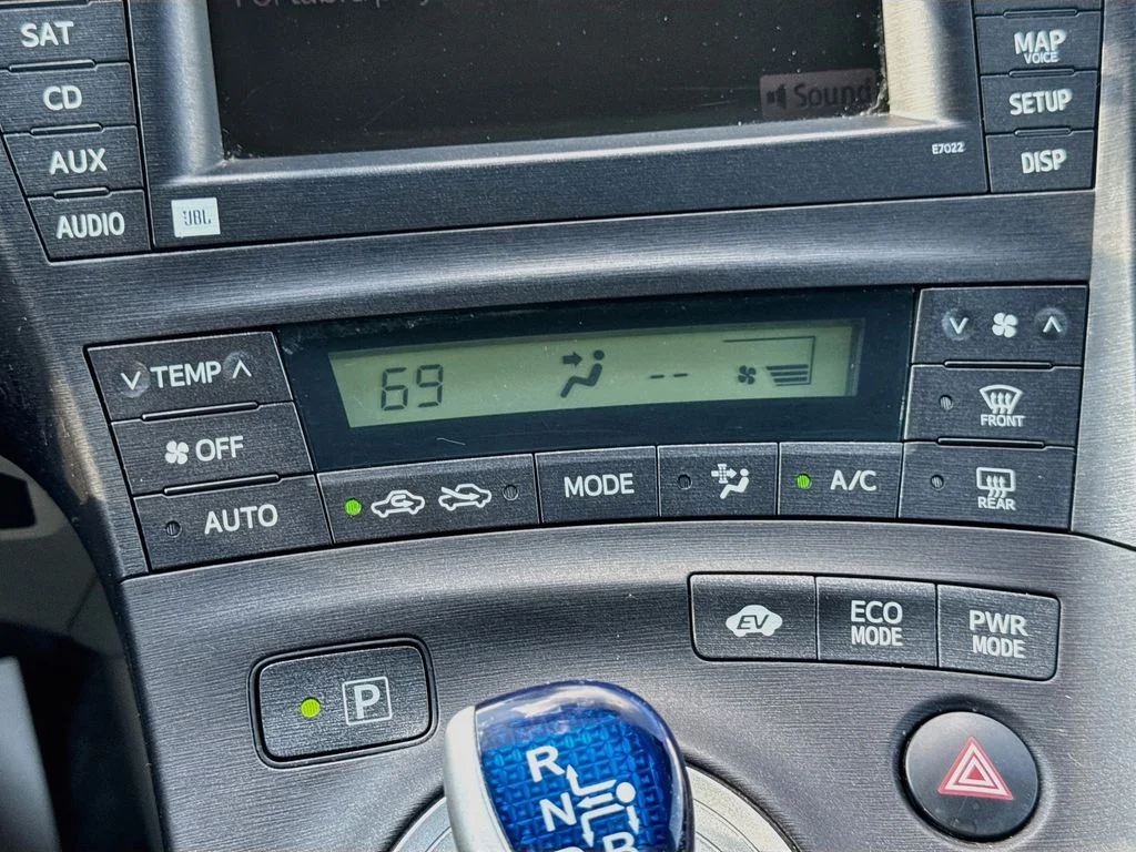 Used 2010 Red Toyota I image 17