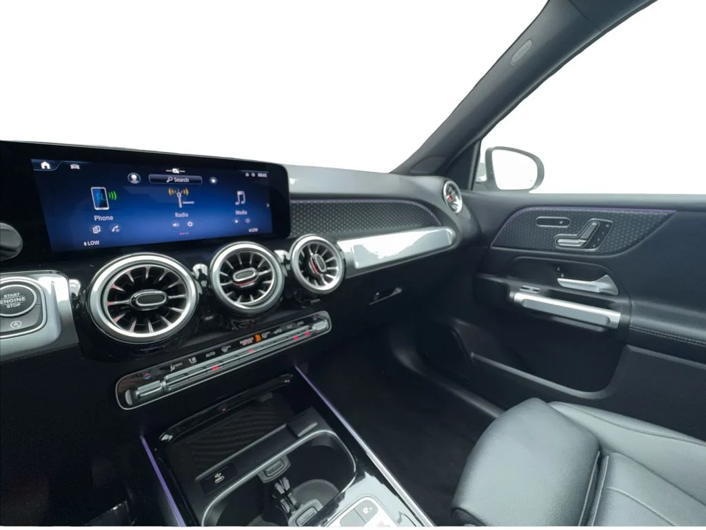Used 2025 White Mercedes-Benz GLB 250 image 38