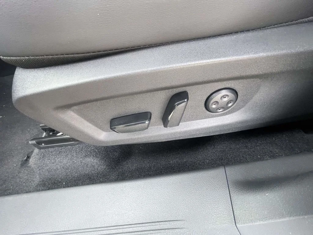 New 2026 Silver Nissan 2.5 SV image 15
