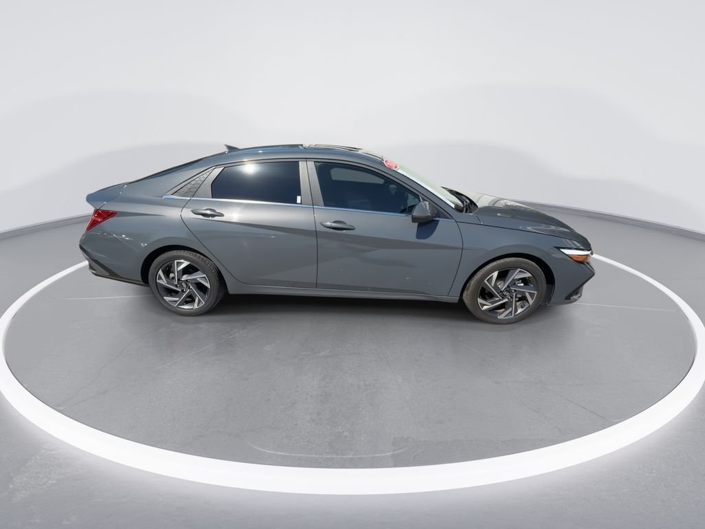 Used 2024 Gray Hyundai SEL image 9