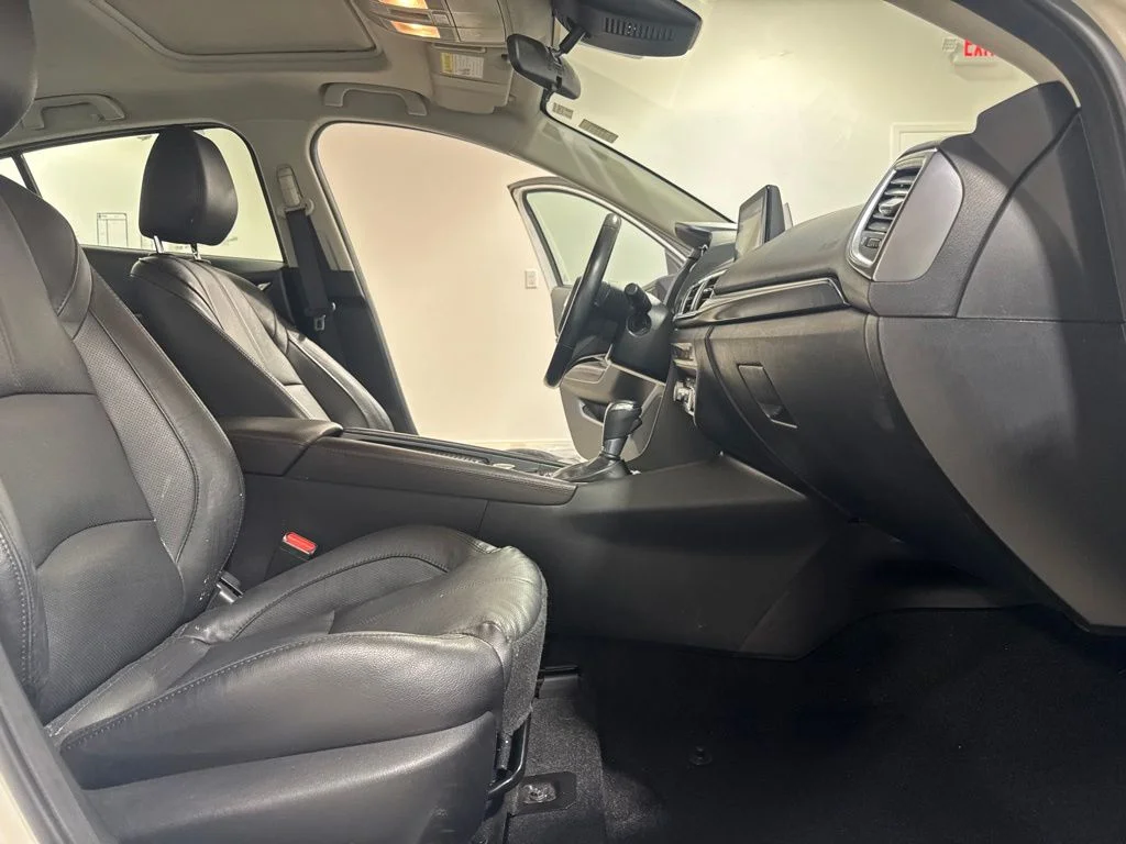 Used 2018 Snowflake White Pearl Mazda Grand Touring image 28