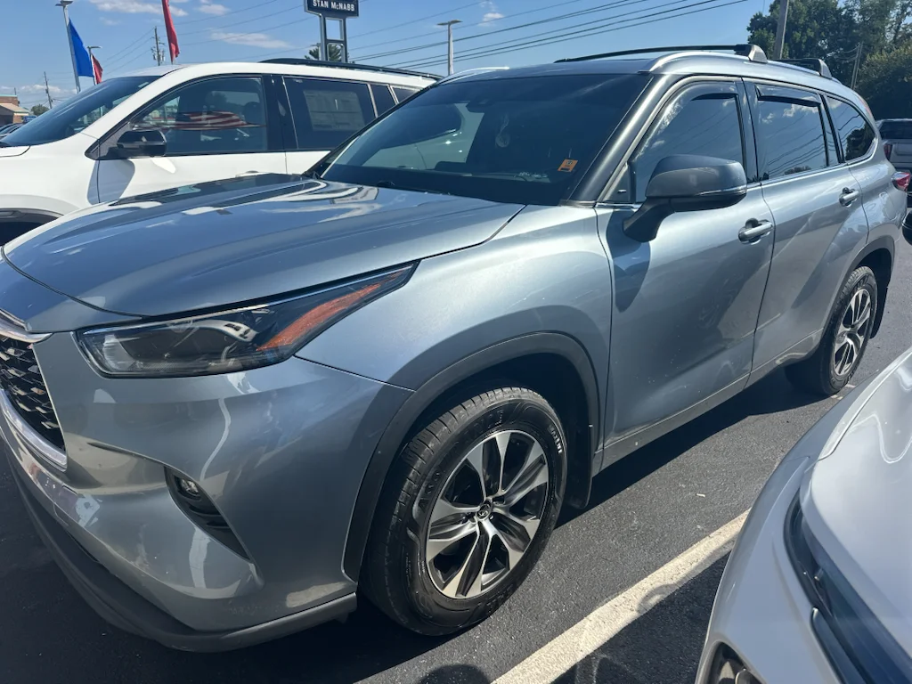 Used 2021 Gray Toyota XLE image 1
