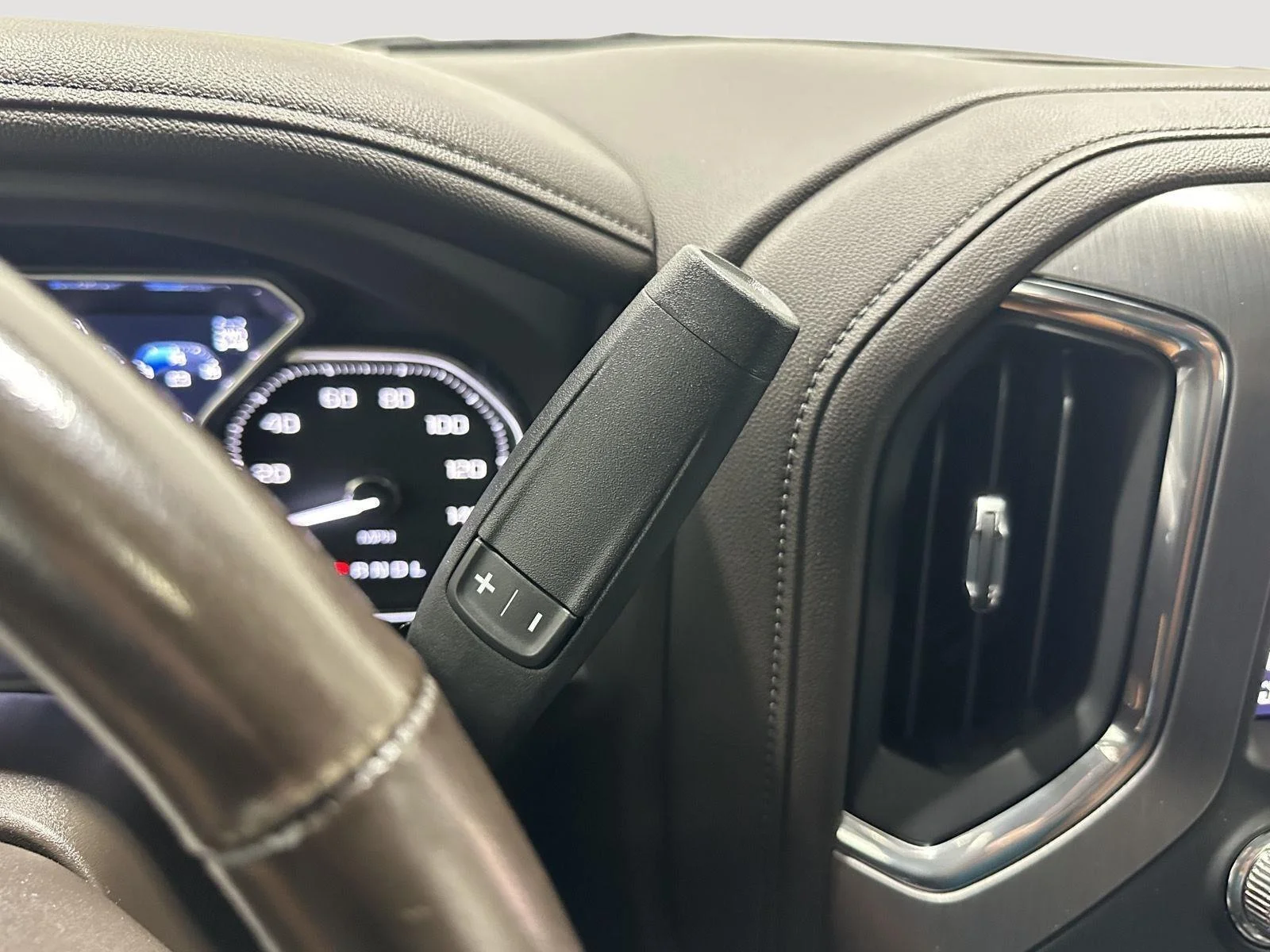 Used 2022 WHITE FROST TRICOAT GMC Denali image 15