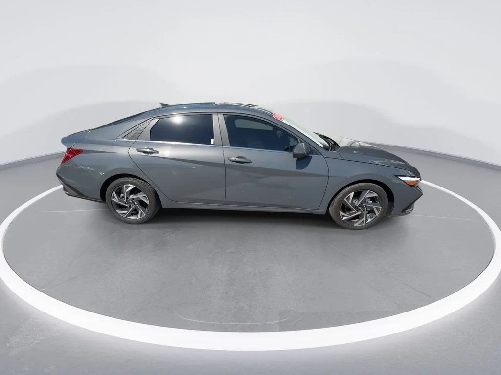 Used 2024 Gray Hyundai SEL image 9