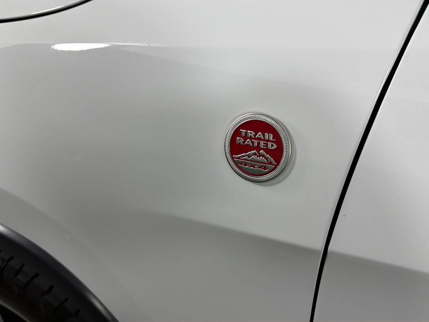 Used 2019 Bright White Clearcoat Jeep Trailhawk image 12