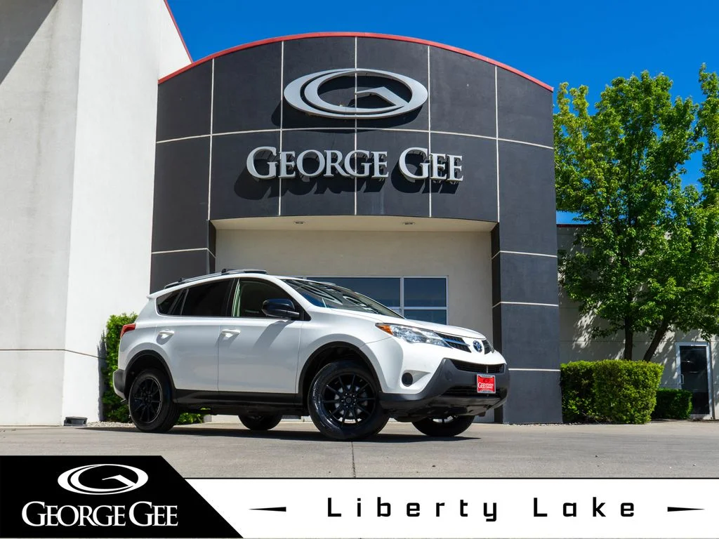 2015 Toyota RAV4 LE AWD's photo