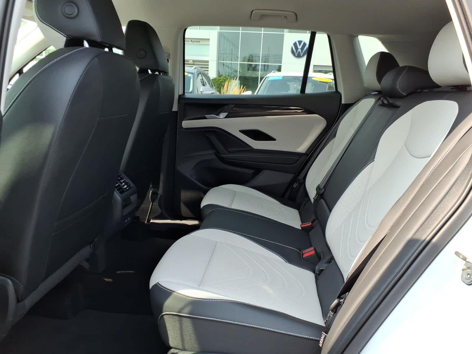 Certified Used 2025 Pure White Volkswagen SE image 13