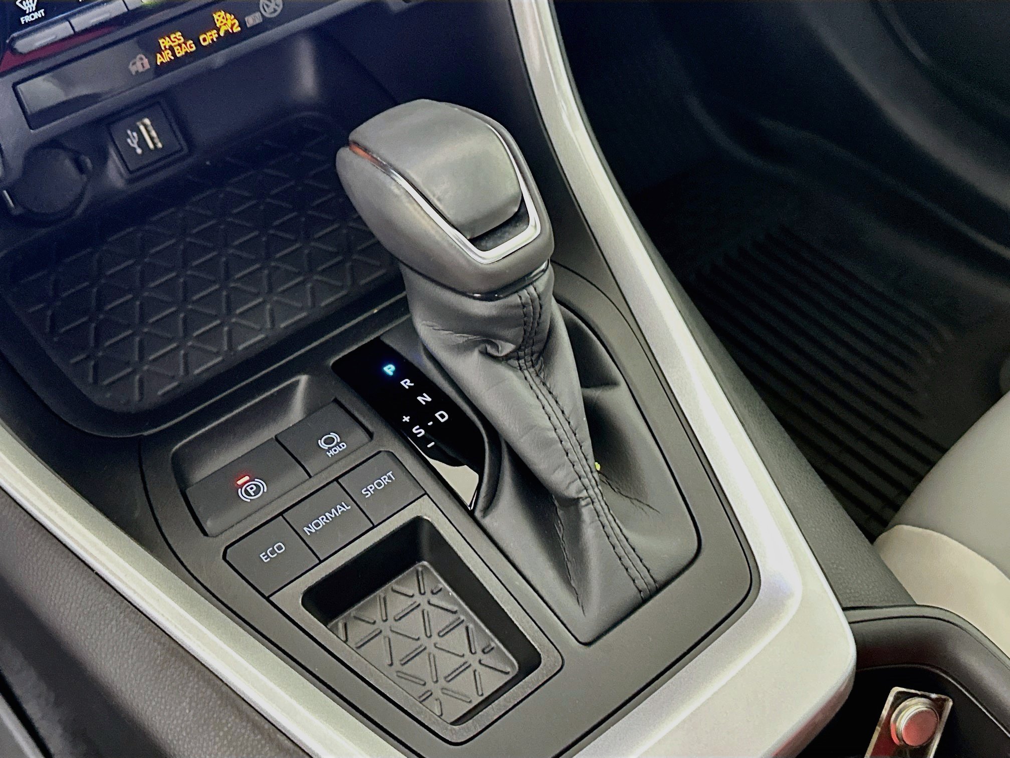 Used 2024 Pearl Toyota XLE Premium image 21