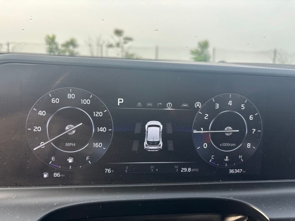 Used 2024 White Kia S image 9