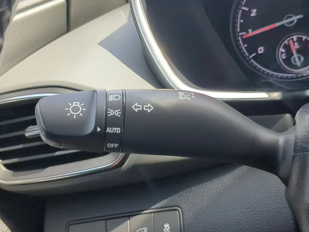 Used 2023 Black Hyundai SEL image 28