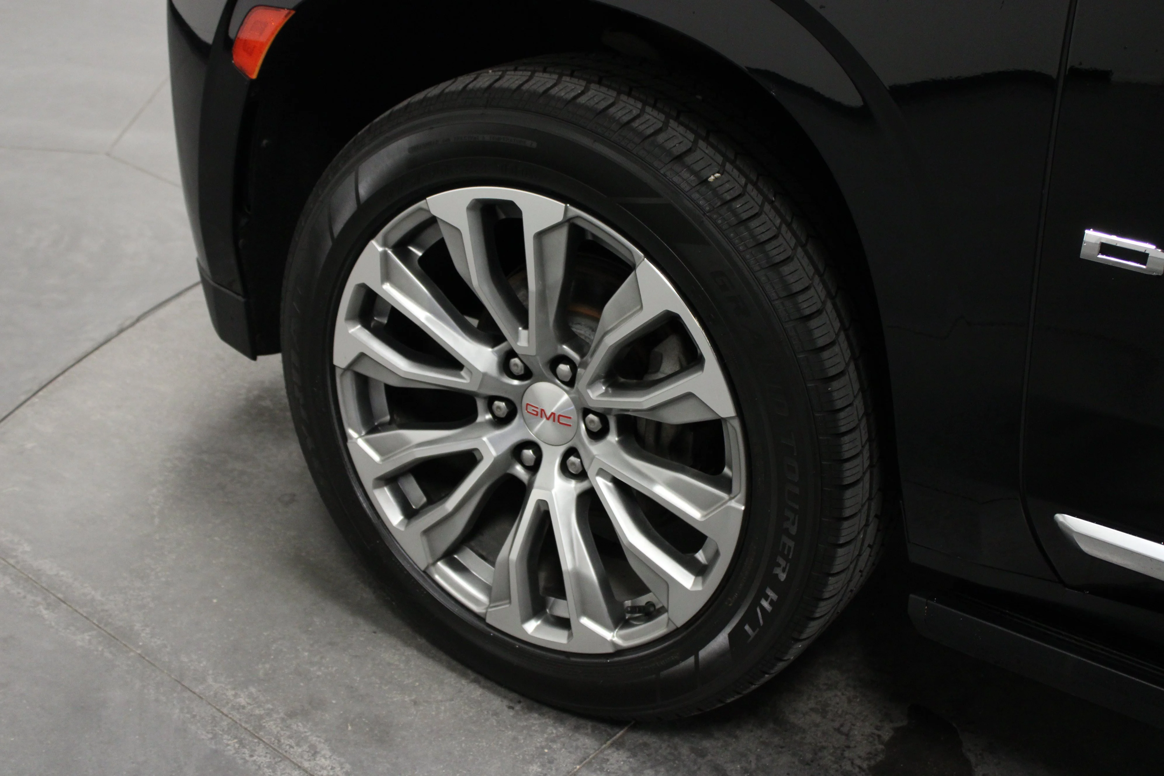 Used 2022 Onyx Black GMC Denali image 10
