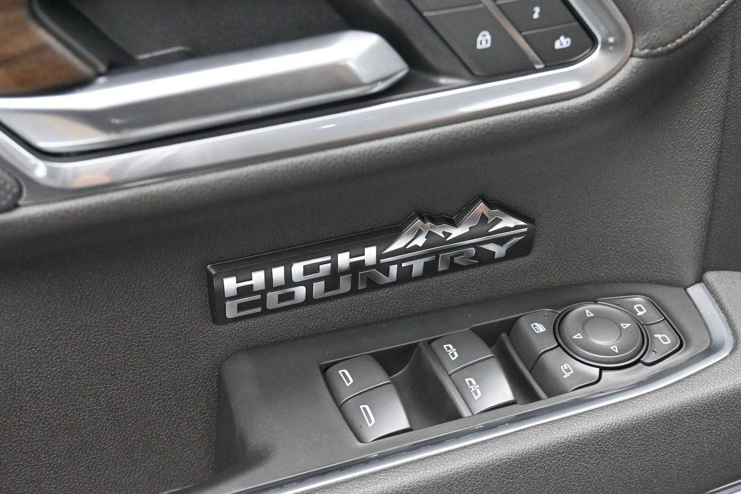 Used 2025 Black Chevrolet High Country image 11