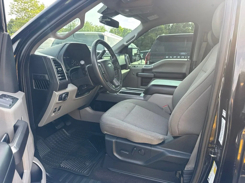Used 2020 Black Ford XLT image 3