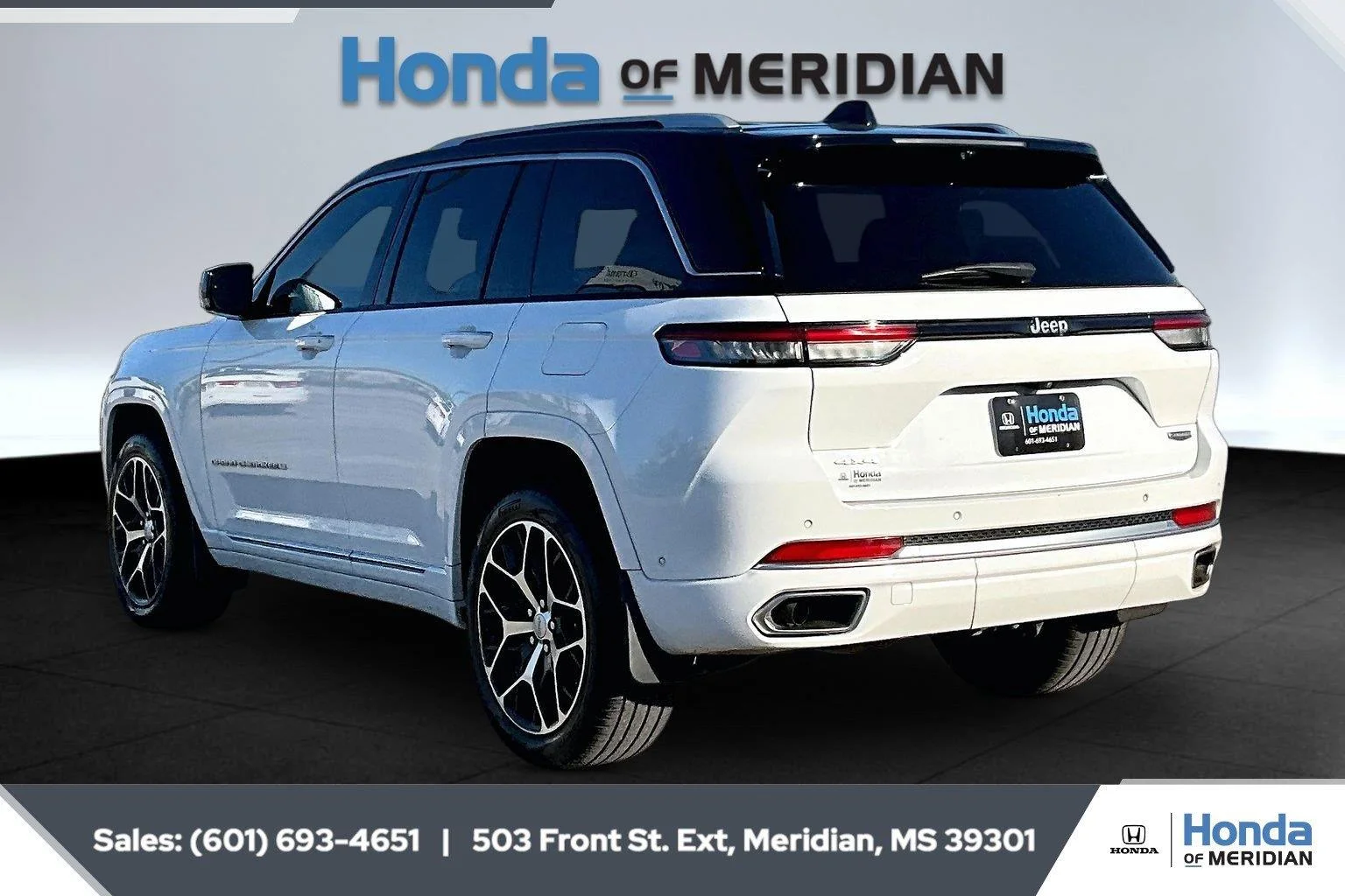 Used 2022 Bright White Clearcoat Jeep Summit Reserve image 2