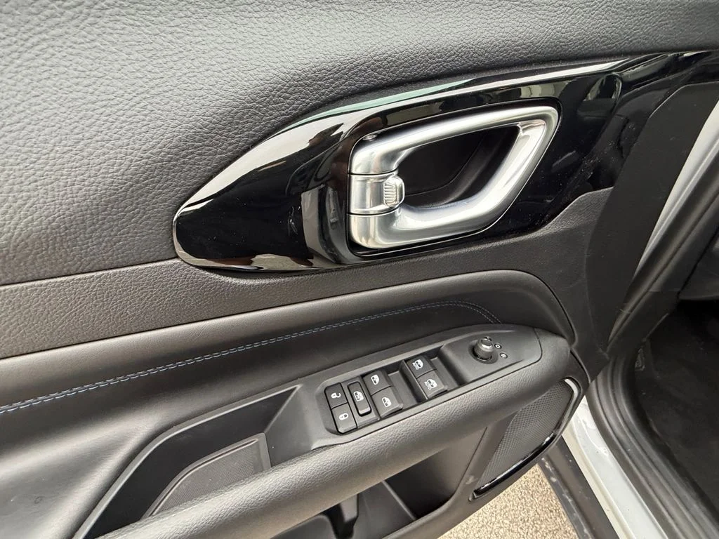 New 2026 Silver Jeep Latitude image 11