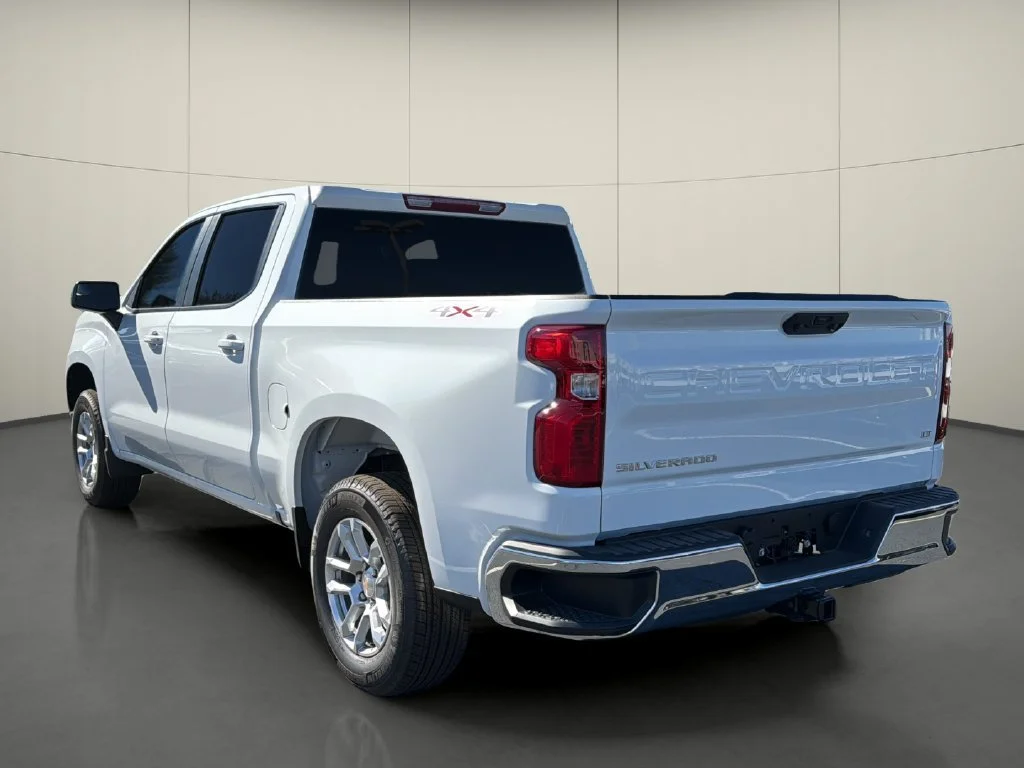 New 2026 Summit White Chevrolet LT (2FL) image 5