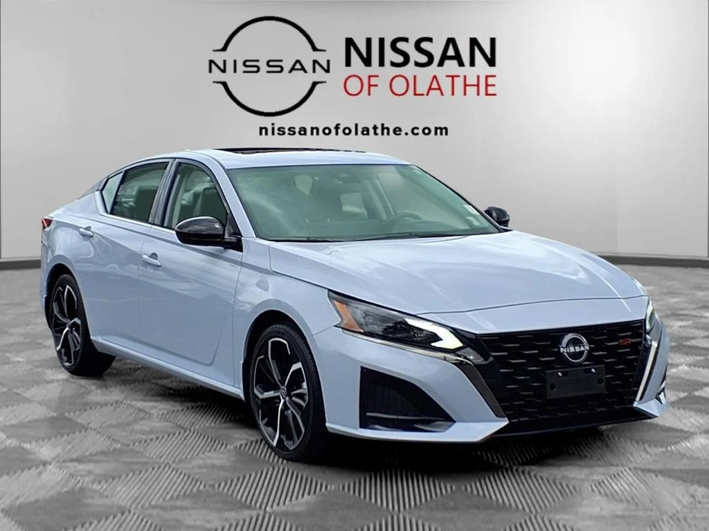 Used 2024 Gray Nissan 2.5 SR image 31