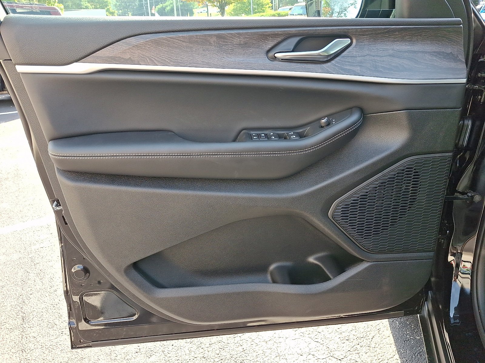 New 2027 High-Gloss Black Paint Jeep Laredo Altitude image 8