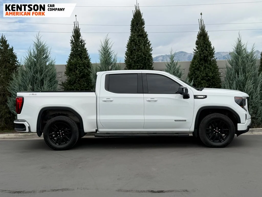 Used 2024 White GMC Elevation image 9
