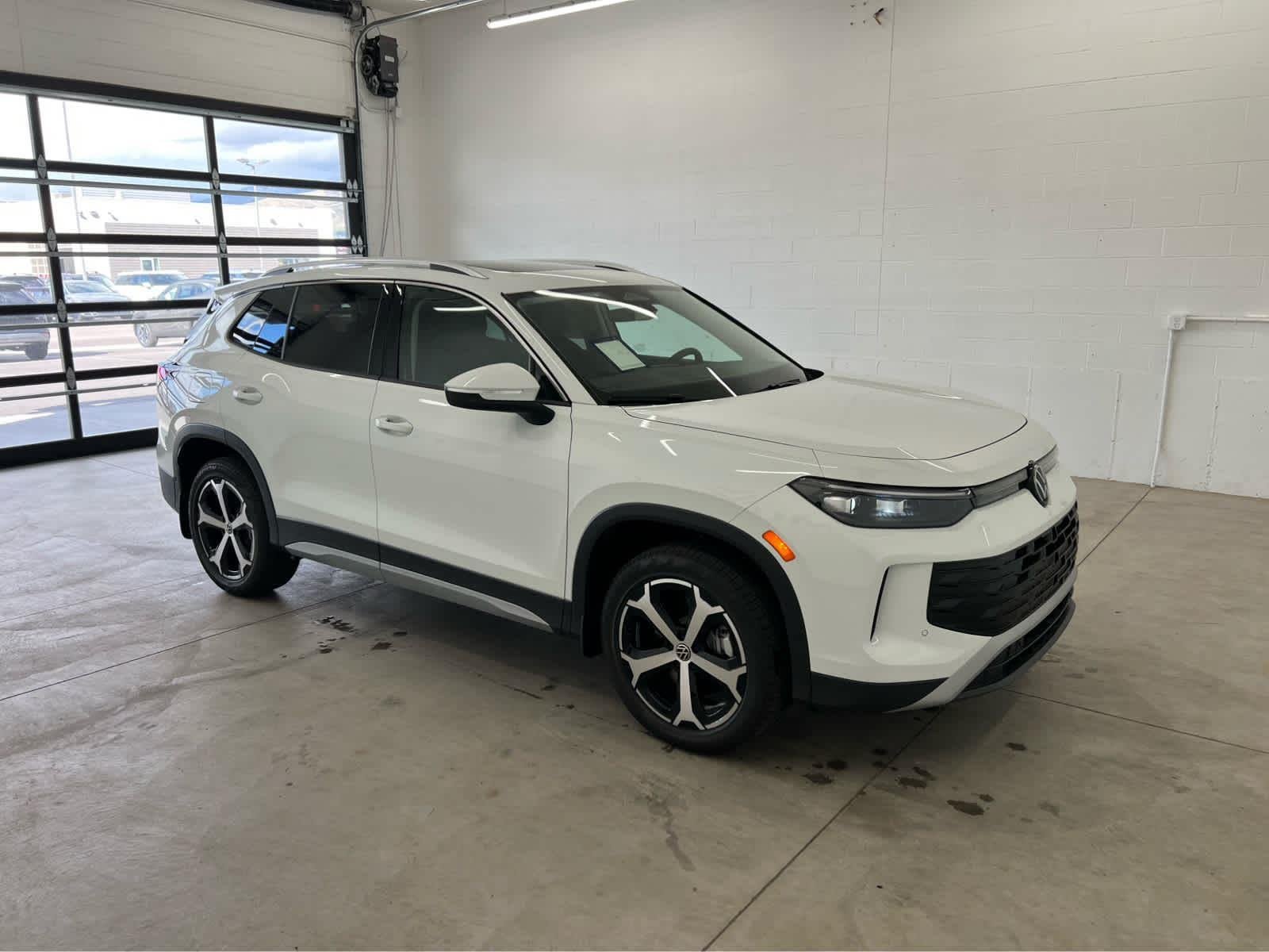 New 2026 Pure White Volkswagen SE image 5
