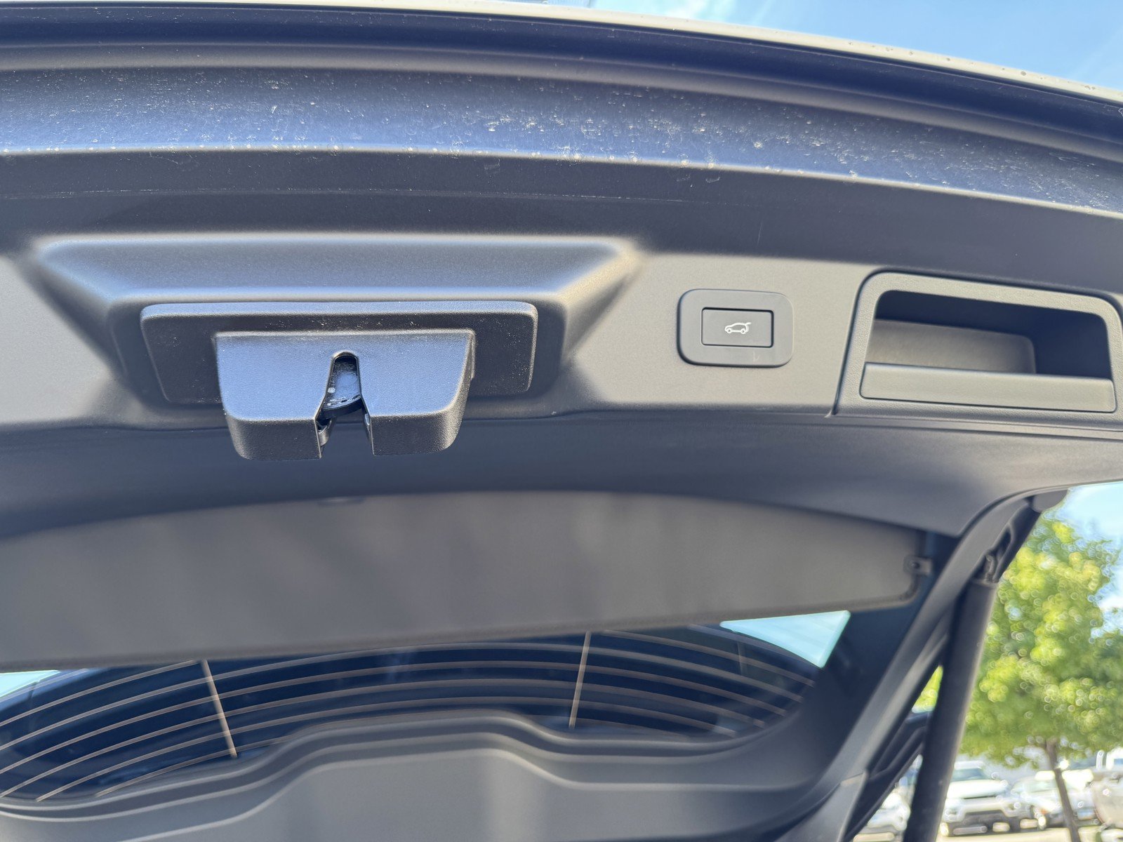 New 2026 Fuji White LAND ROVER Dynamic SE image 10