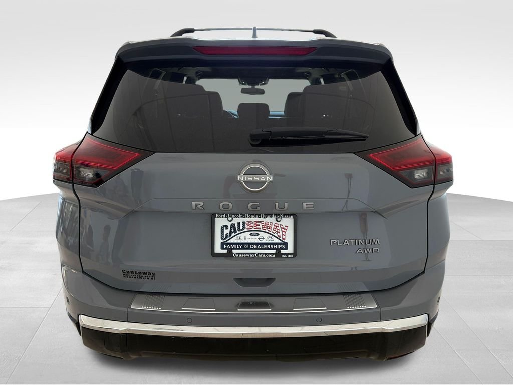 Used 2025 Gray Nissan Platinum image 5