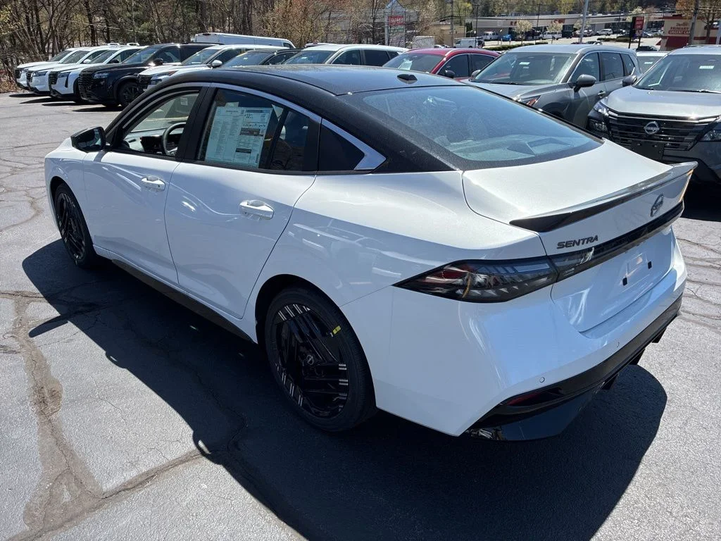 New 2026 Aspen White TriCoat / Super Black Two-tone Nissan SR image 5