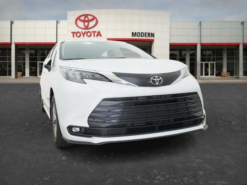 New 2026 Wind Chill Pearl Toyota XLE image 10