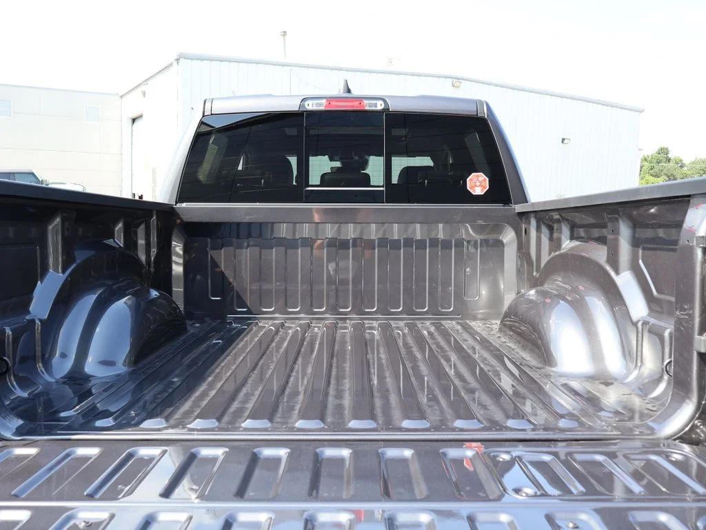 New 2026 Granite Crystal Metallic Clear-Coat Exterior Paint RAM Laramie image 14