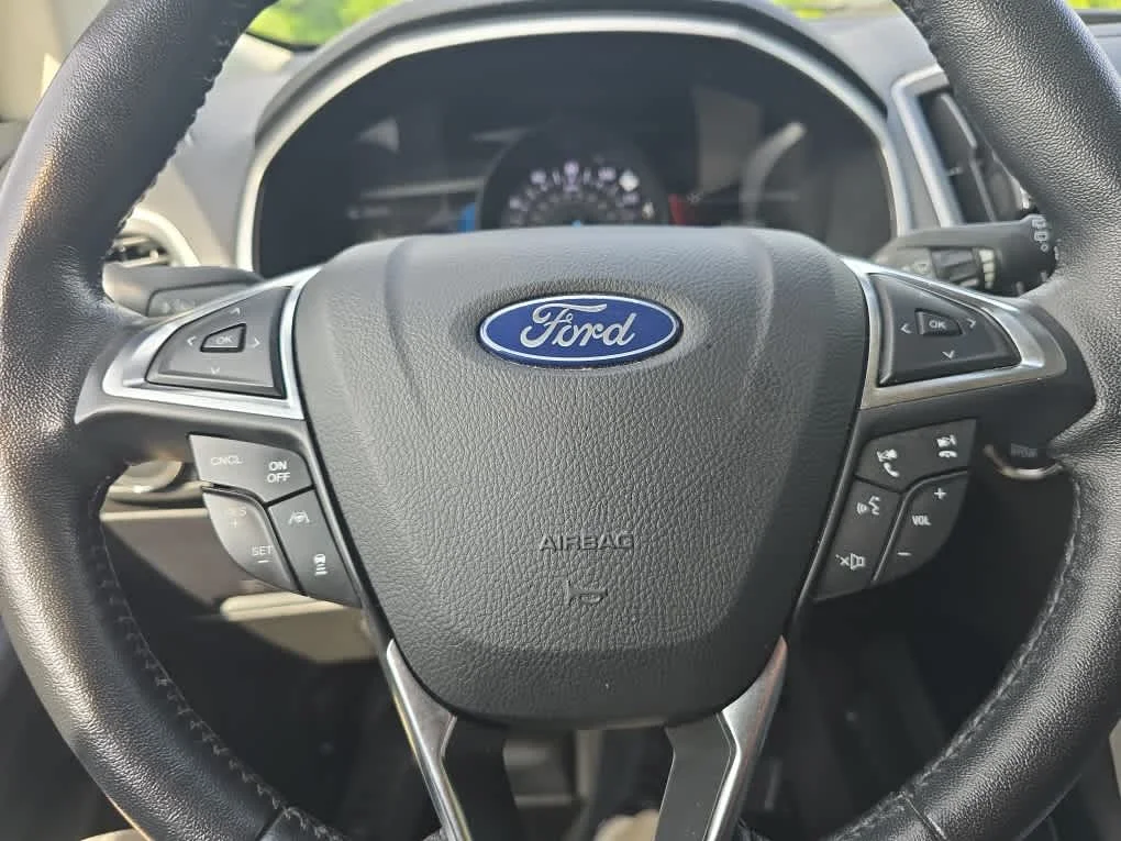 Used 2020 Atlas Blue Metallic Ford SEL image 15