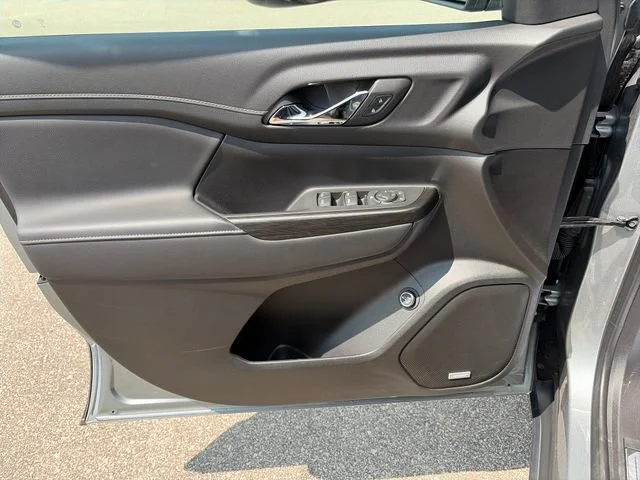 Used 2023 STERLING METALLIC GMC SLT image 18