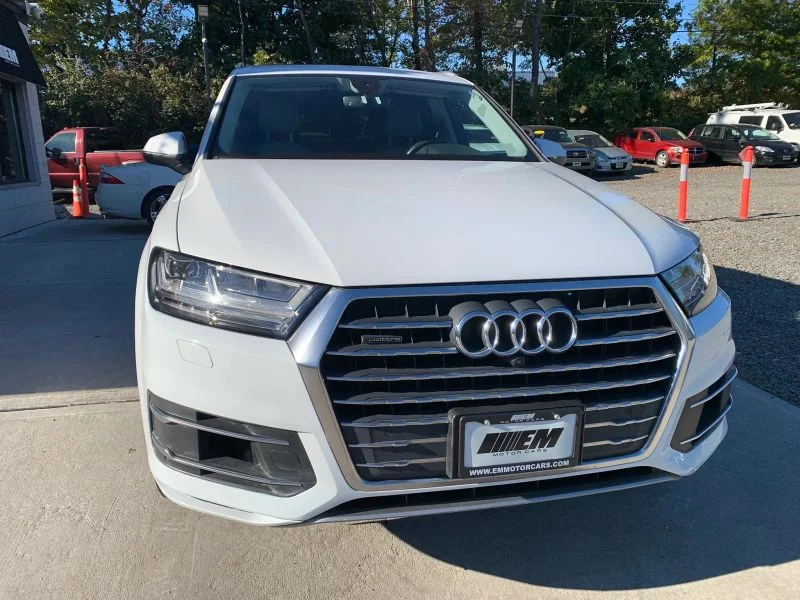 Used 2019 White Audi 55 TFSI Premium Plus Sport Utility 4D image 22