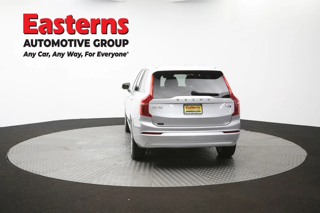 Used 2022 Gray Volvo T5 Momentum image 37