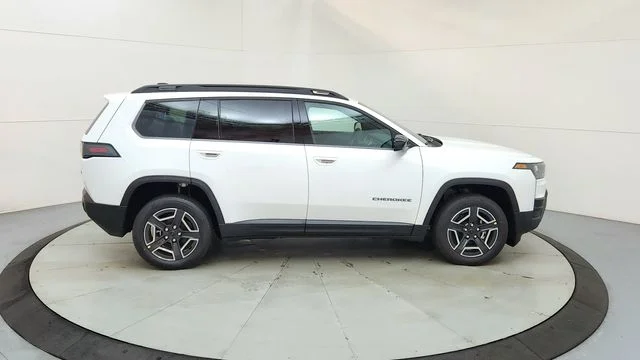 New 2026 Bright White Clear-Coat Exterior Paint Jeep Limited image 11