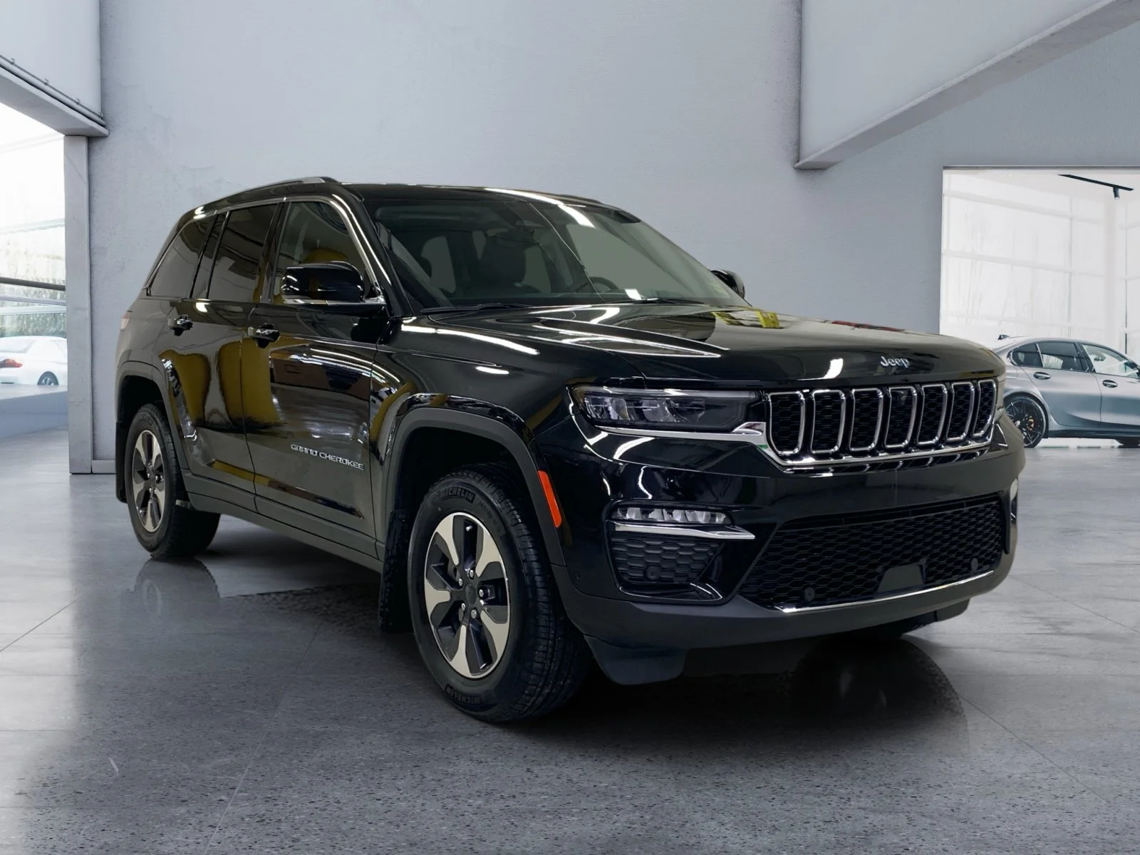 New 2023 Diamond Black Crystal Pearl Jeep  image 7