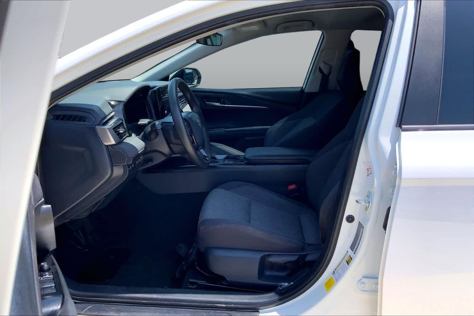 Used 2025 Ice Cap Toyota LE image 15