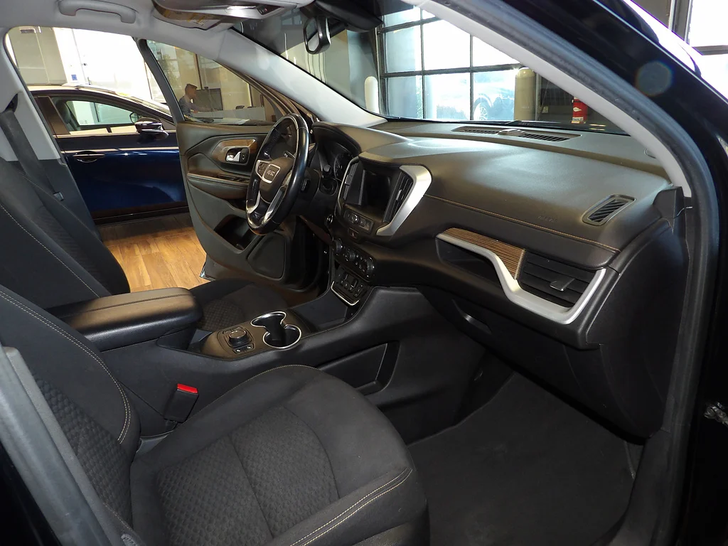 Used 2018 Ebony Twilight Metallic GMC SLE image 15