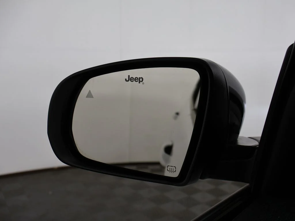 Used 2025 Bright White Clearcoat Jeep Trailhawk image 34