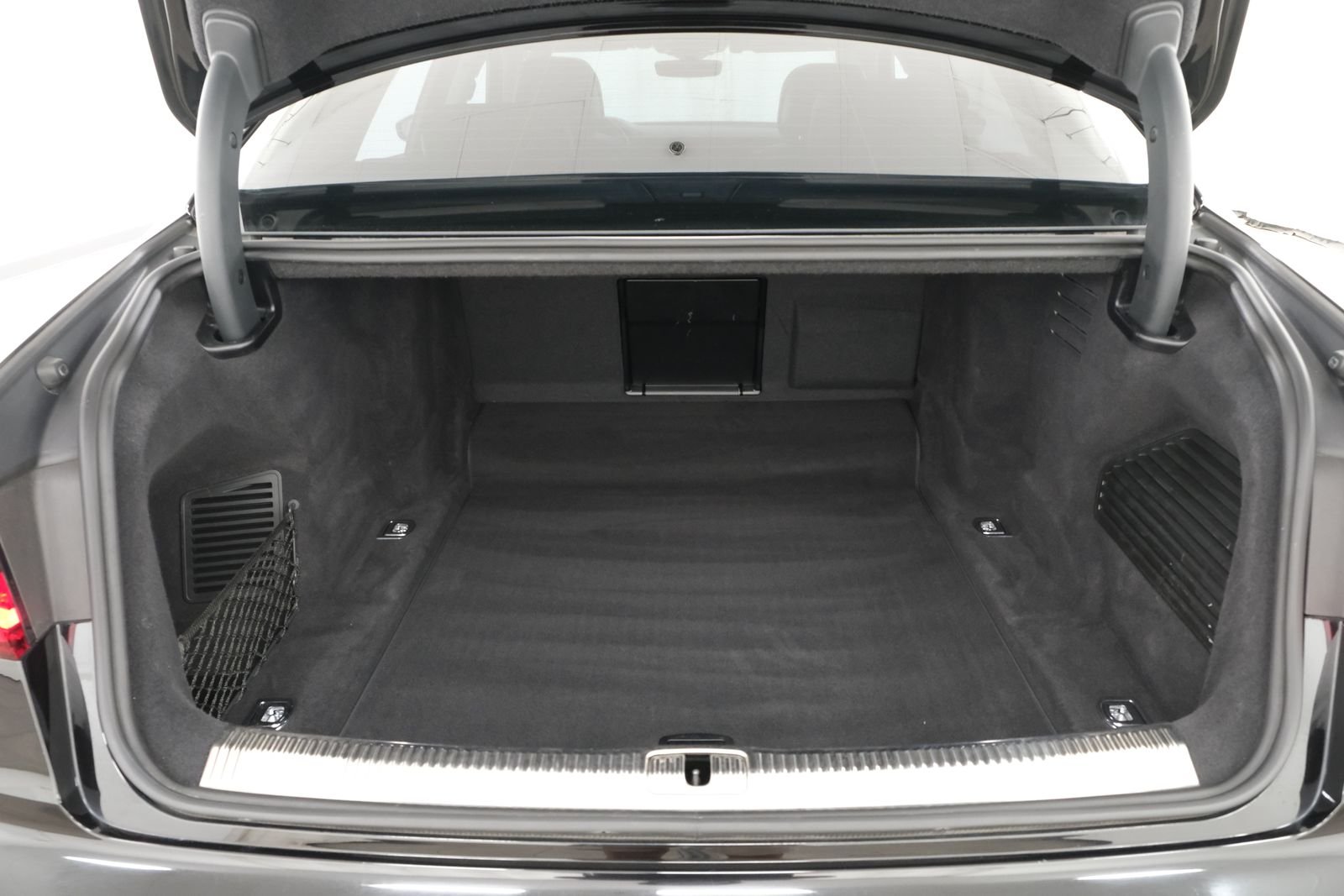 Used 2021 Black Metallic Audi 4.0 image 38