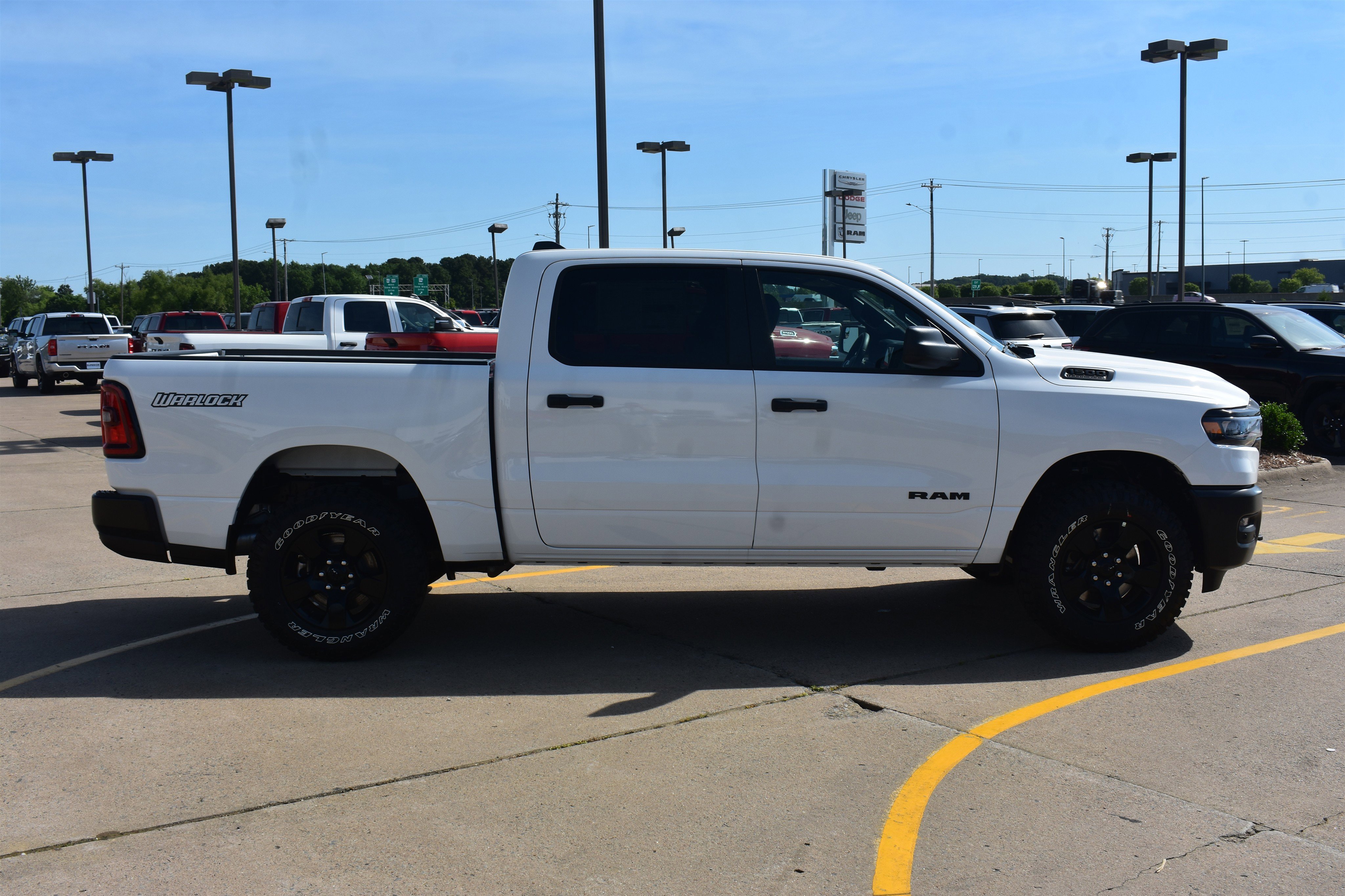 New 2026 Bright White Clear-Coat Exterior Paint RAM Warlock image 4