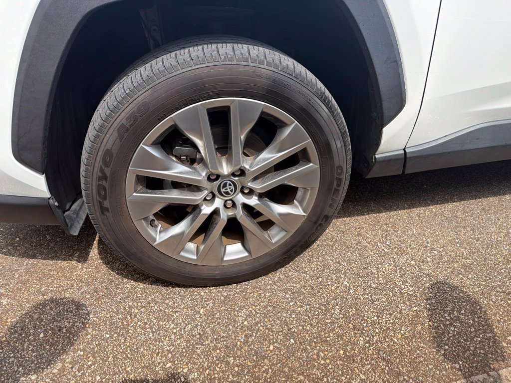 Used 2023 Beige Toyota XLE Premium image 2