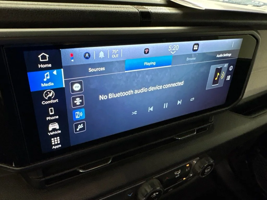 Used 2025 Crystal Metallic Jeep Sport S image 32